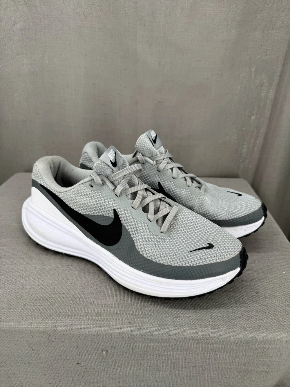 Nike Revolution 8 Men's Running Shoes Lt Smoke Grey/Black Sz 8.5